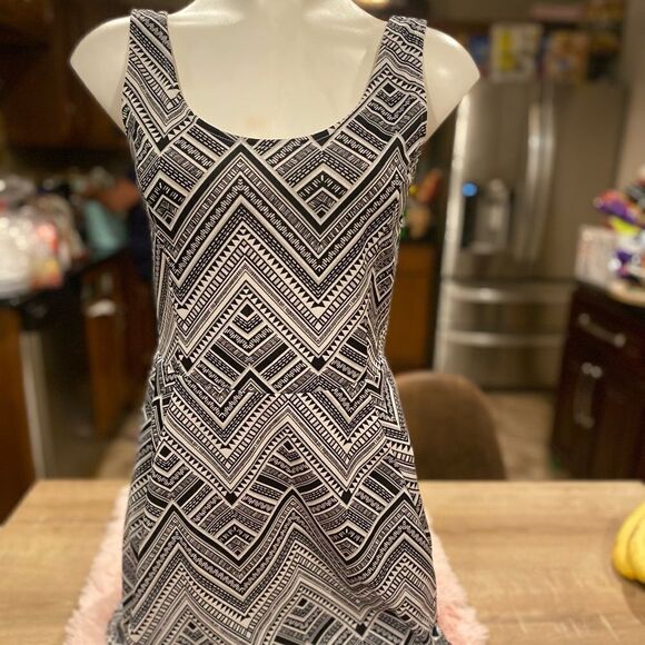 Dress   - Picture 1 of 3